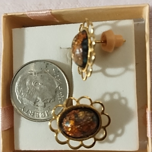 Elegant Gold Tone and Brown Floral Earrings - Picture 2 of 2